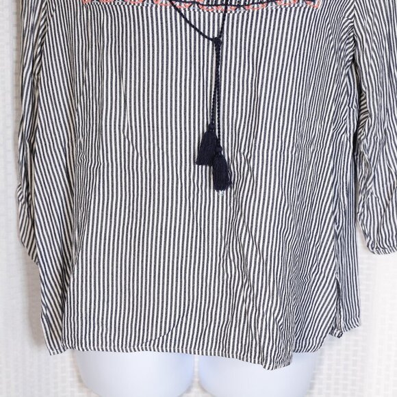 Old Navy Size XL The tunic shirt blue/white striped w/embroidered bodice - Picture 3 of 11